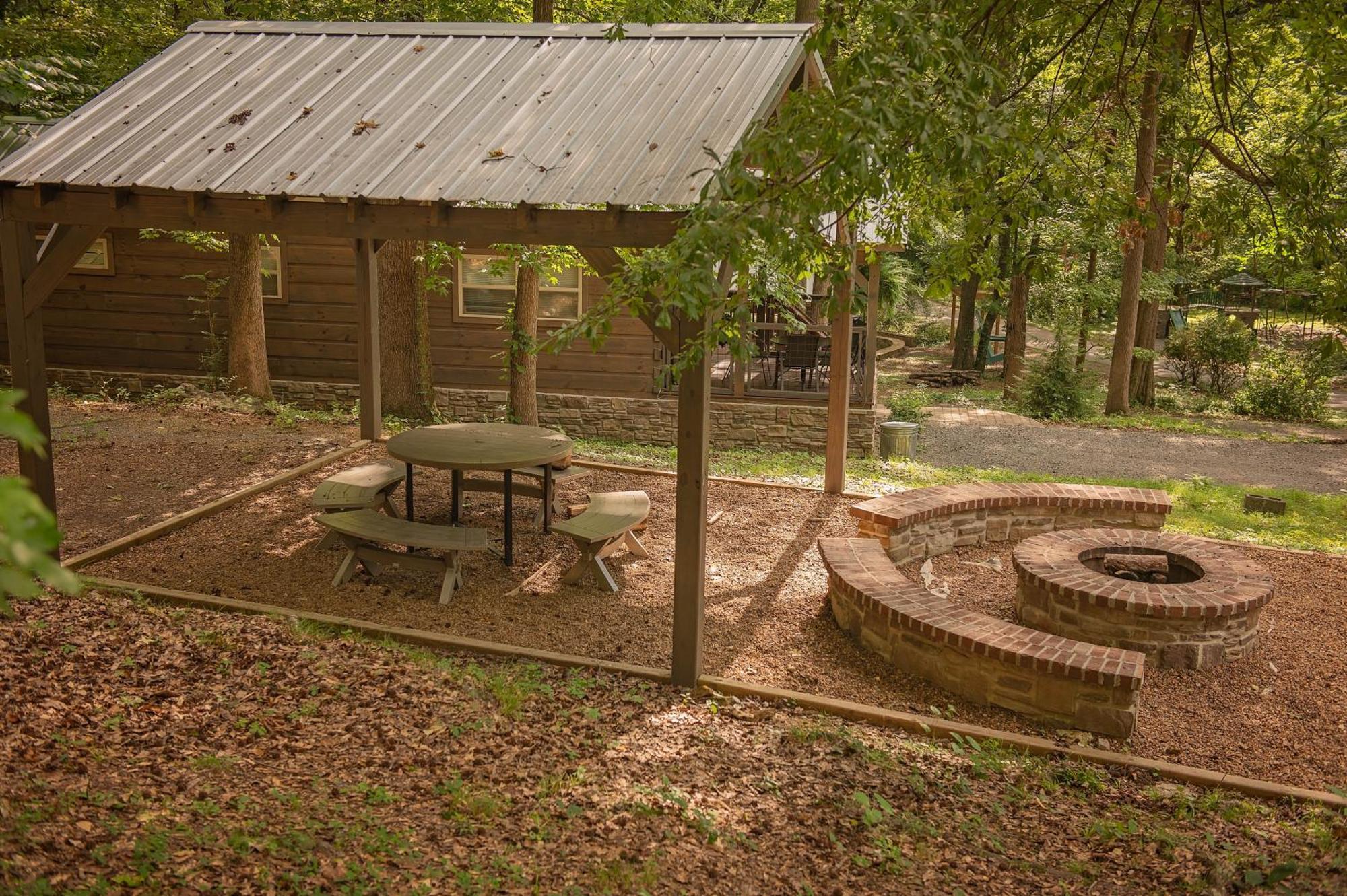 Meg Cabin Tiny Rustic Comfort On Lookout Mtn Чаттануга Экстерьер фото